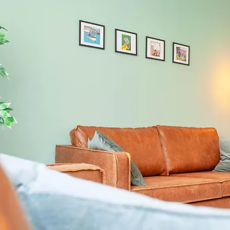 Tin Tin A La Near With Garden