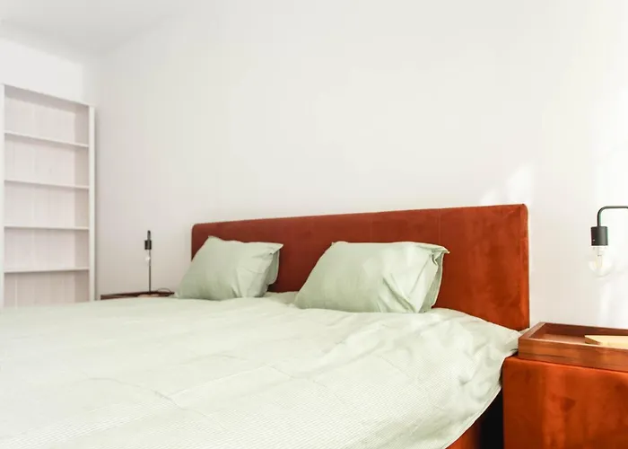 Tin Tin à La Near With Garden *