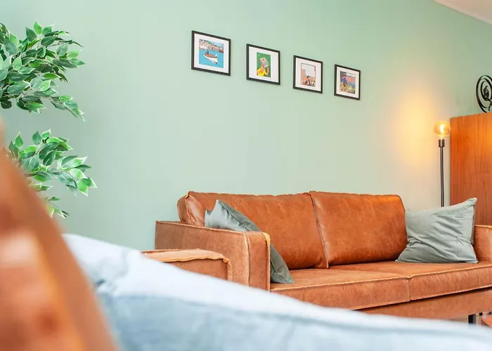 Tin Tin à La Near With Garden