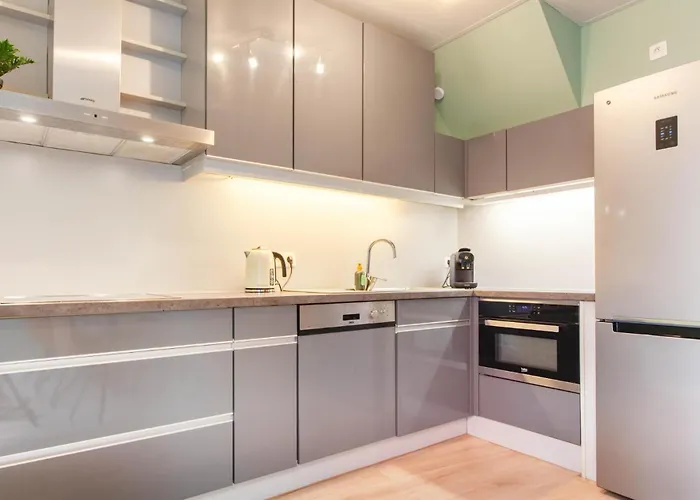 Tin Tin à La Near With Garden *